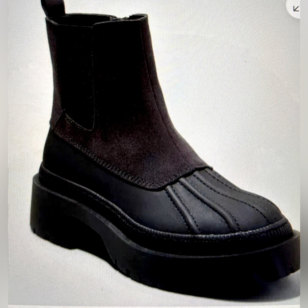 Universal Thread Ella Faux Suede Memory Foam Black Chelsea Duck Boots Women 9.5"